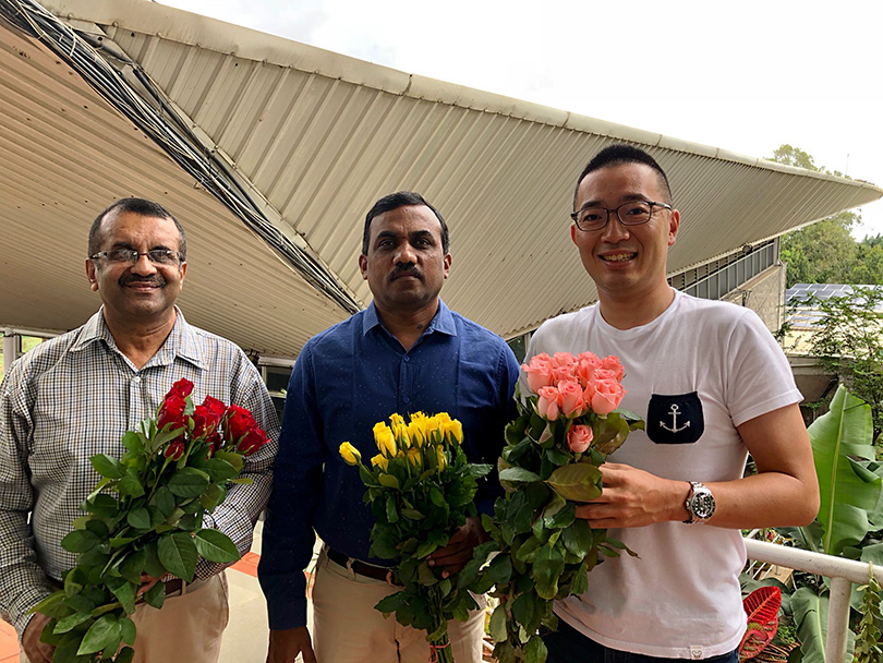 バラのあふれる花市場～インド・バンガロール～