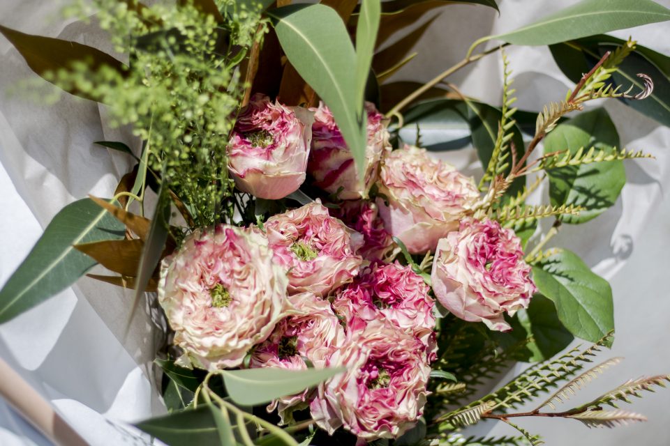 世界の花屋がおすすめ 誕生日のお祝いは おしゃれなバラの花束を 世界の花屋 フラワーギフト おしゃれな花の通販サイト