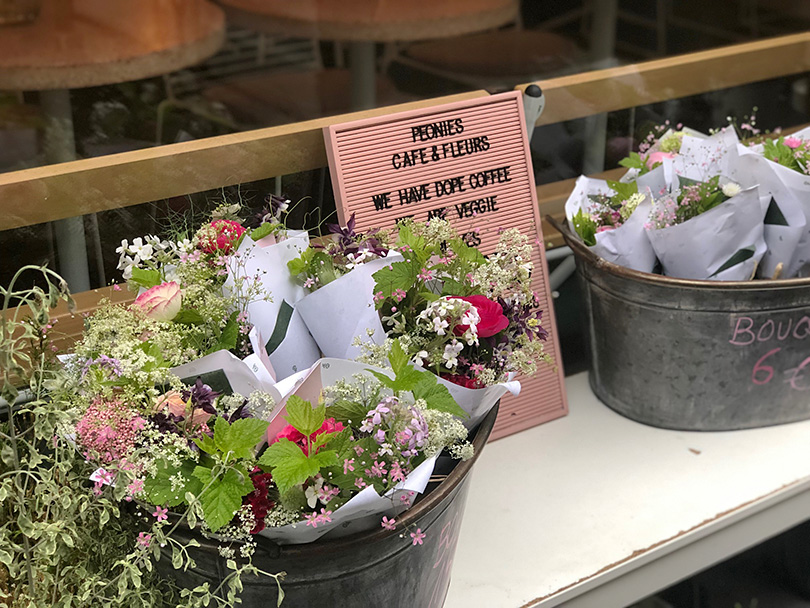 素敵なフラワーカフェ フランス パリ 世界の花屋 フラワーギフト おしゃれな花の通販サイト