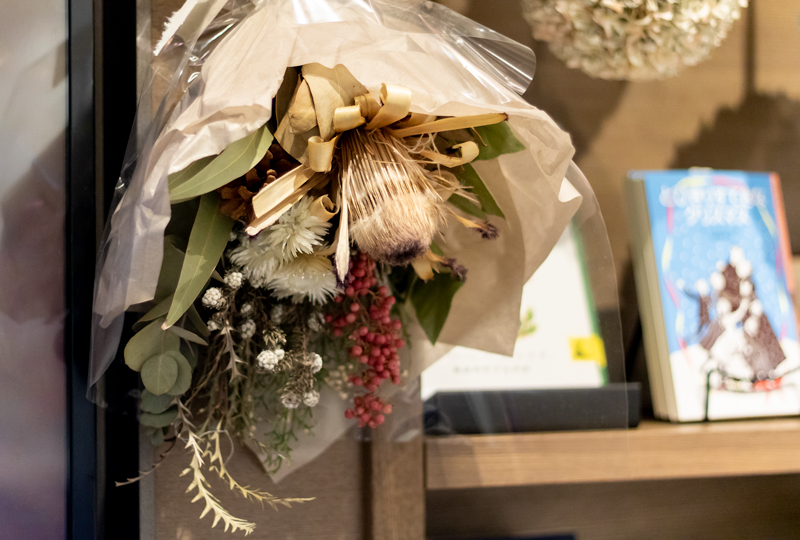 Tsutaya Bookstore 渋谷スクランブルスクエア 世界の花屋クリスマス限定スワッグラッピング 世界の花屋 フラワーギフト おしゃれな花 の通販サイト