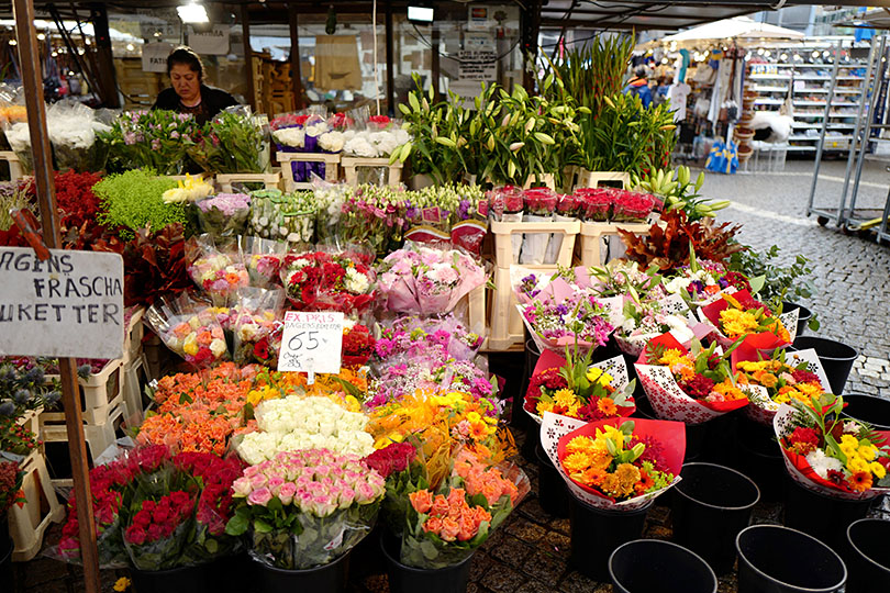 花とコーヒーの朝～スウェーデン・ストックホルム～ - 世界の花屋 フラワーギフト おしゃれな花の通販サイト