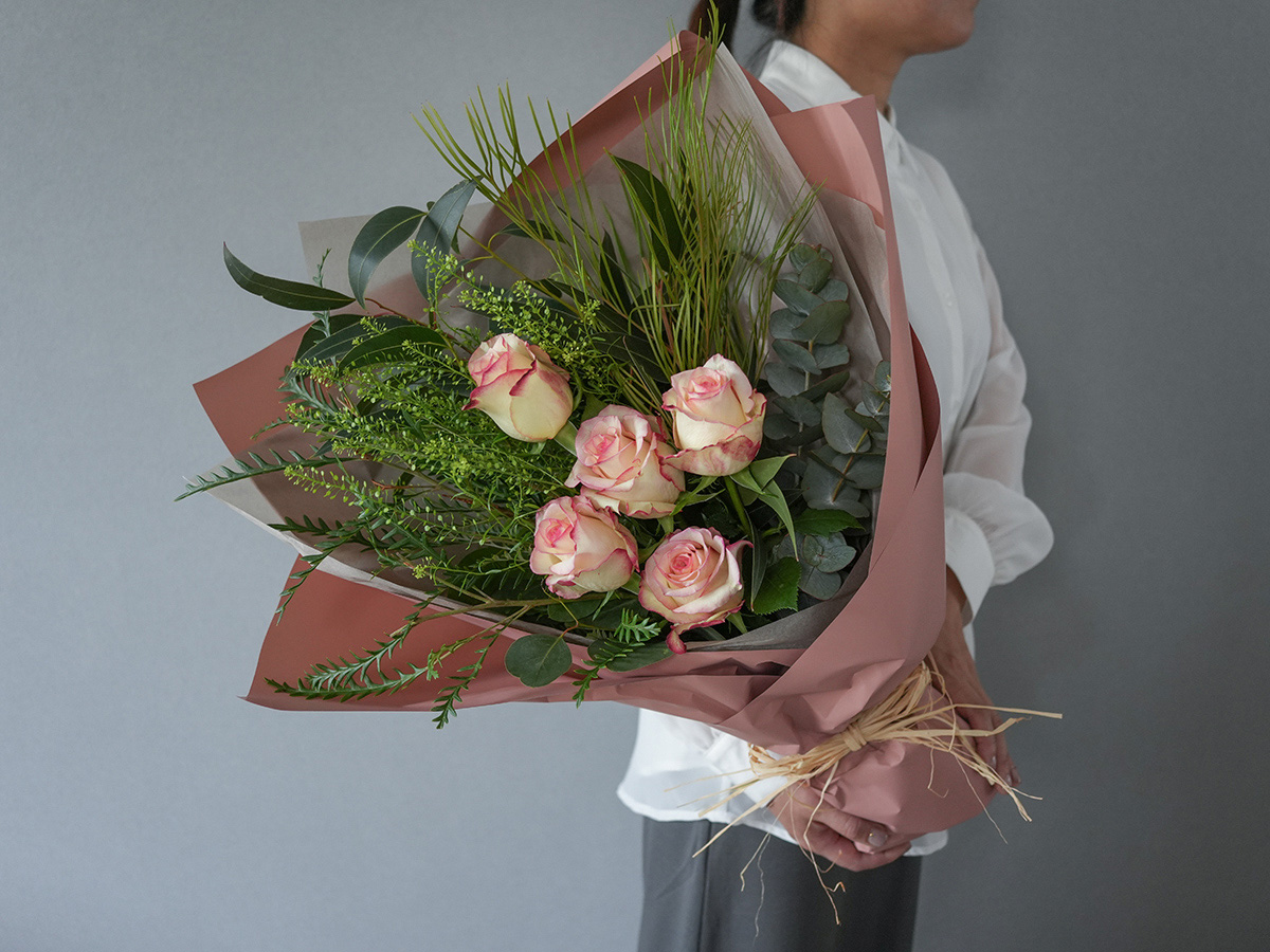 ソジャンミ農園のローズブーケ:トルメンタ5本と季節のグリーン